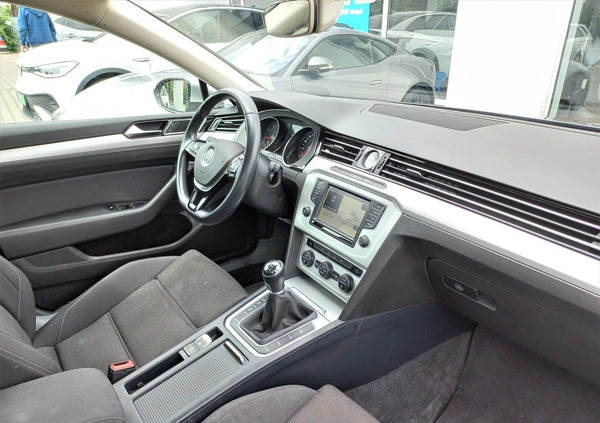 Volkswagen Passat cena 59900 przebieg: 90242, rok produkcji 2015 z Skierniewice małe 254